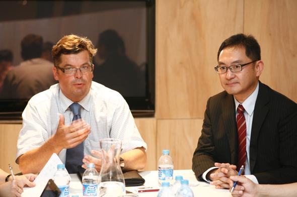 �󣺴󱱚WͨӍCEO Mogens Elsberg���ң��󱱚WͨӍ�Ї��^(q��)����(j��ng)����پ